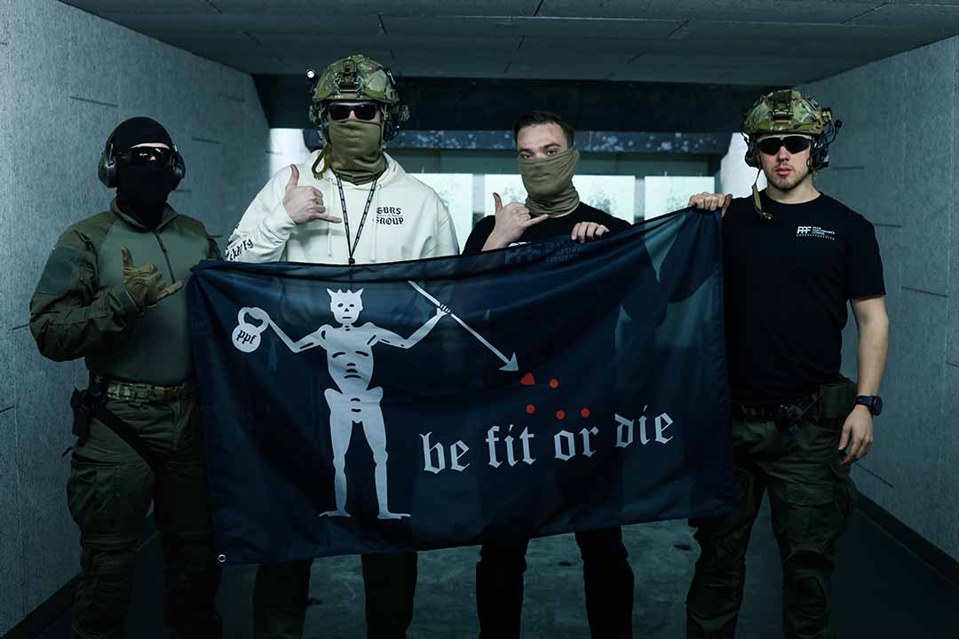 Be fit or die Flagge - Peak Performance Fitness Germany